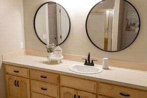 Combined shower/bathtub, hair dryer, towels, soap
