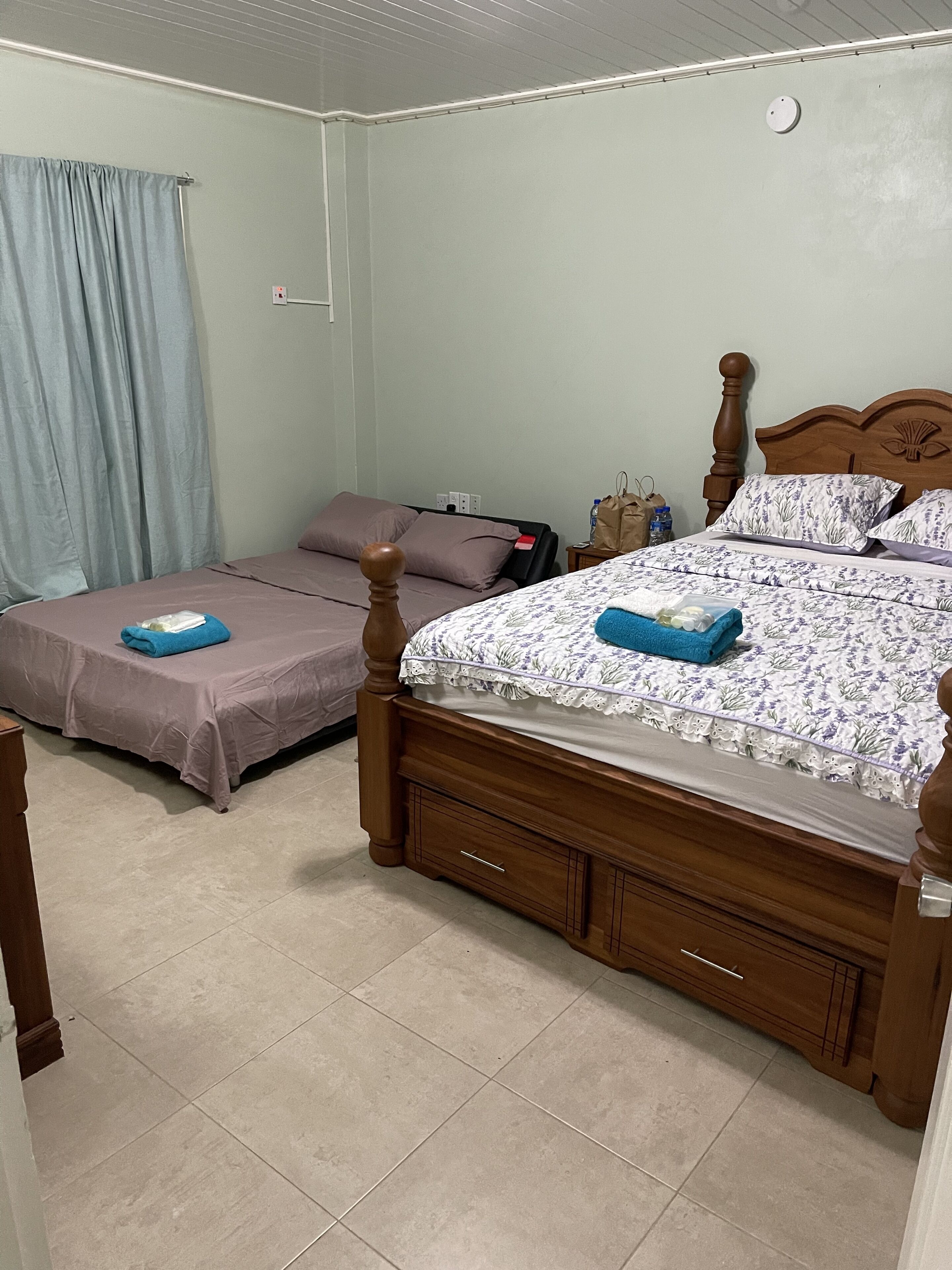 1 室のベッドルーム、アイロン / アイロン台、WiFi (無料)、ベッドシーツ