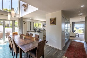 Dining - Hauraki Vista (Waiheke Island)