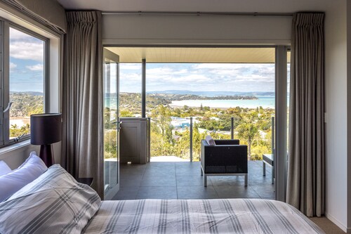 Private pool and vast sea views, central 4 bedroom house