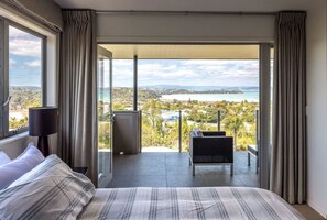 4 bedrooms, iron/ironing board, bed sheets - Hauraki Vista (Waiheke Island)
