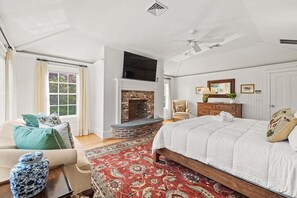 7 bedrooms, desk, iron/ironing board, free WiFi