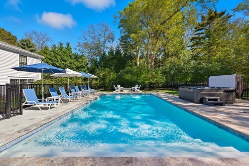 Hiawatha: 177-CC  Gorgeous Chatham Estate with heated pool, walk to Town or Beach