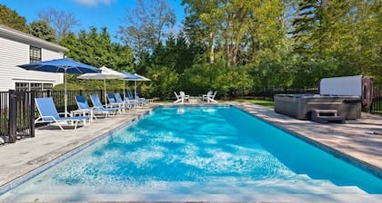 Hiawatha: 177-CC Gorgeous Chatham Estate with heated pool, walk to Town or Beach