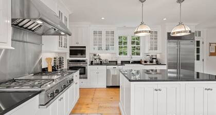 Hiawatha: 177-CC Gorgeous Chatham Estate with heated pool, walk to Town or Beach