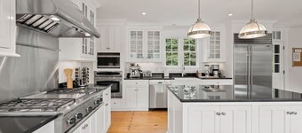 Hiawatha: 177-CC Gorgeous Chatham Estate with heated pool, walk to Town or Beach