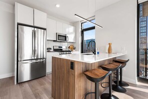 Coffee/tea maker, fridge, microwave, oven