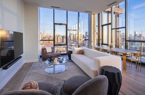 TV, stereo - Scenic 3BR PH for Tourism + Prime Location (Chicago)