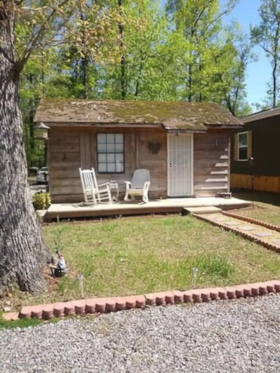 Cozy, Tiny home on 2 acres b/t Hoover & Tuscaloosa