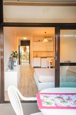 1 chambre, lit parapluie, Wi-Fi gratuit, draps fournis