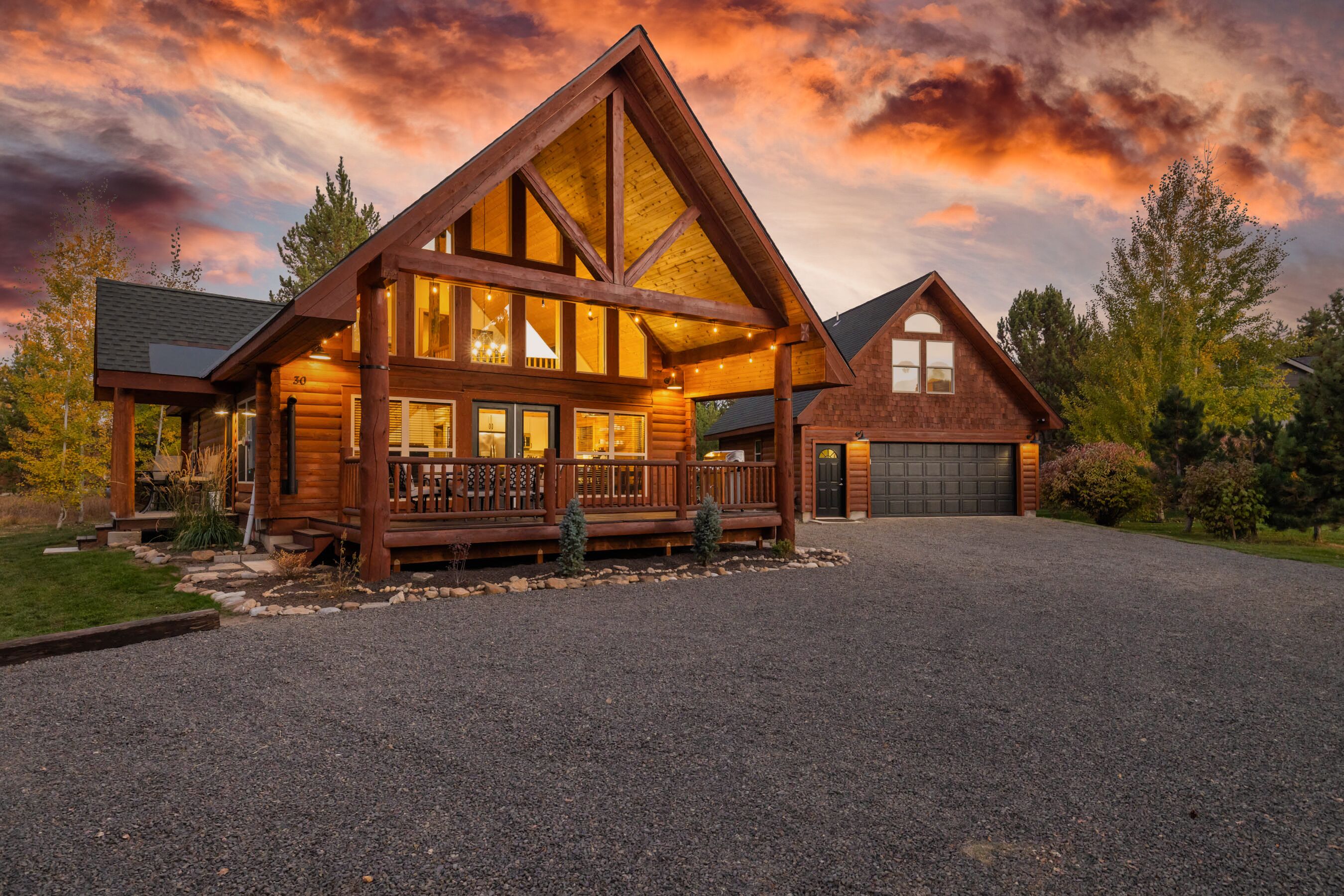 New - White Fir Adventures - Hot tub - Pet Friendly - Fire pit - Ample parking - Sleeps 10