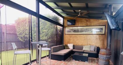 Very comfortable house only 5klms from City centre