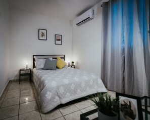1 habitación, escritorio, wifi gratis y ropa de cama 