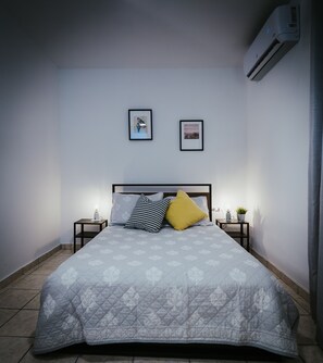 1 habitación, escritorio, wifi gratis y ropa de cama 