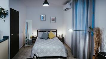 1 bedroom, desk, free WiFi, bed sheets