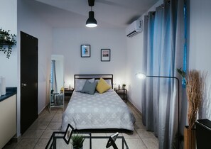 1 bedroom, desk, free WiFi, bed sheets