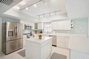 Fridge, microwave, oven, stovetop - Beautiful beach house with heated pool, 1 mile to Siesta Key Beach (Siesta Key)