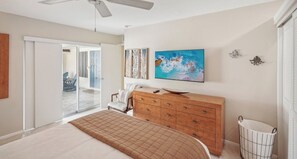 3 bedrooms, iron/ironing board, WiFi, bed sheets - Beautiful beach house with heated pool, 1 mile to Siesta Key Beach (Siesta Key)