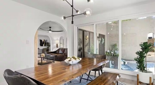 6 bd Desert Oasis w/ Pool, Slide, Pickleball+More!