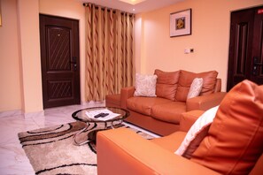 TV - 2 Bed Apartment - Wifi, Aircon, Balcony (Accra)
