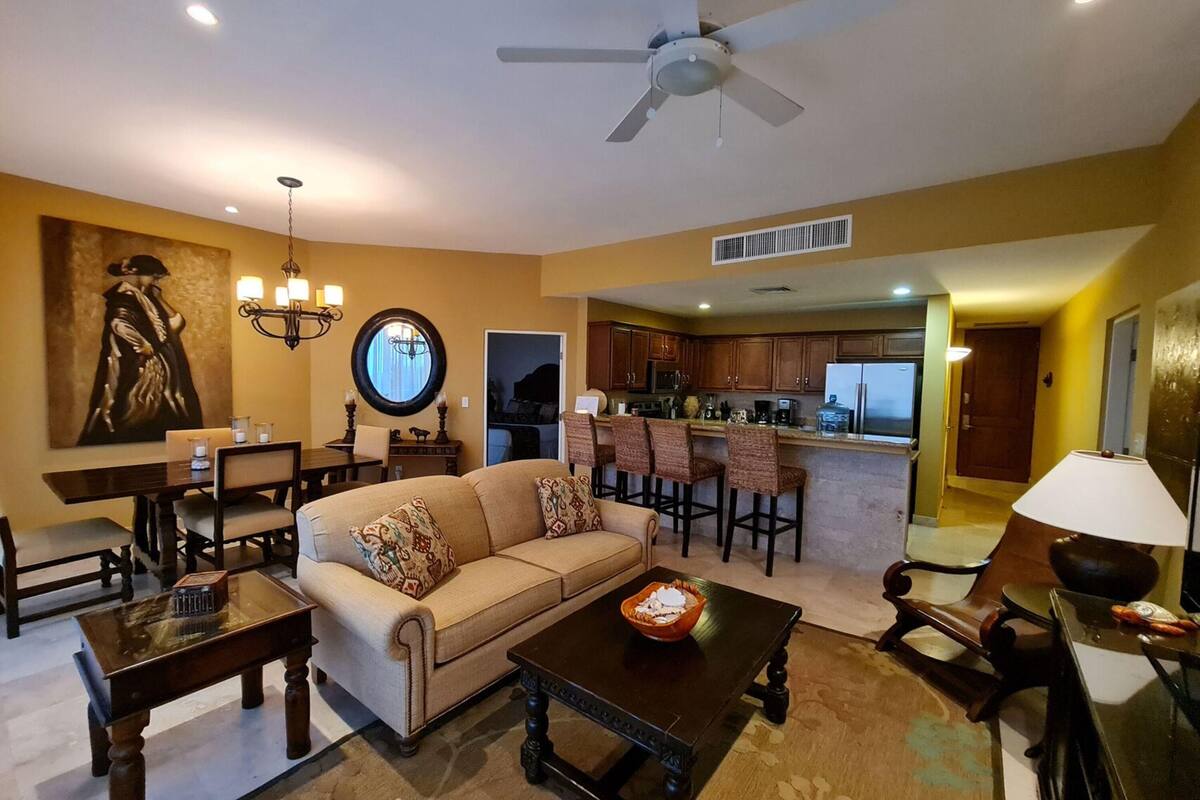 Condo, 3 habitaciones | Sala de estar