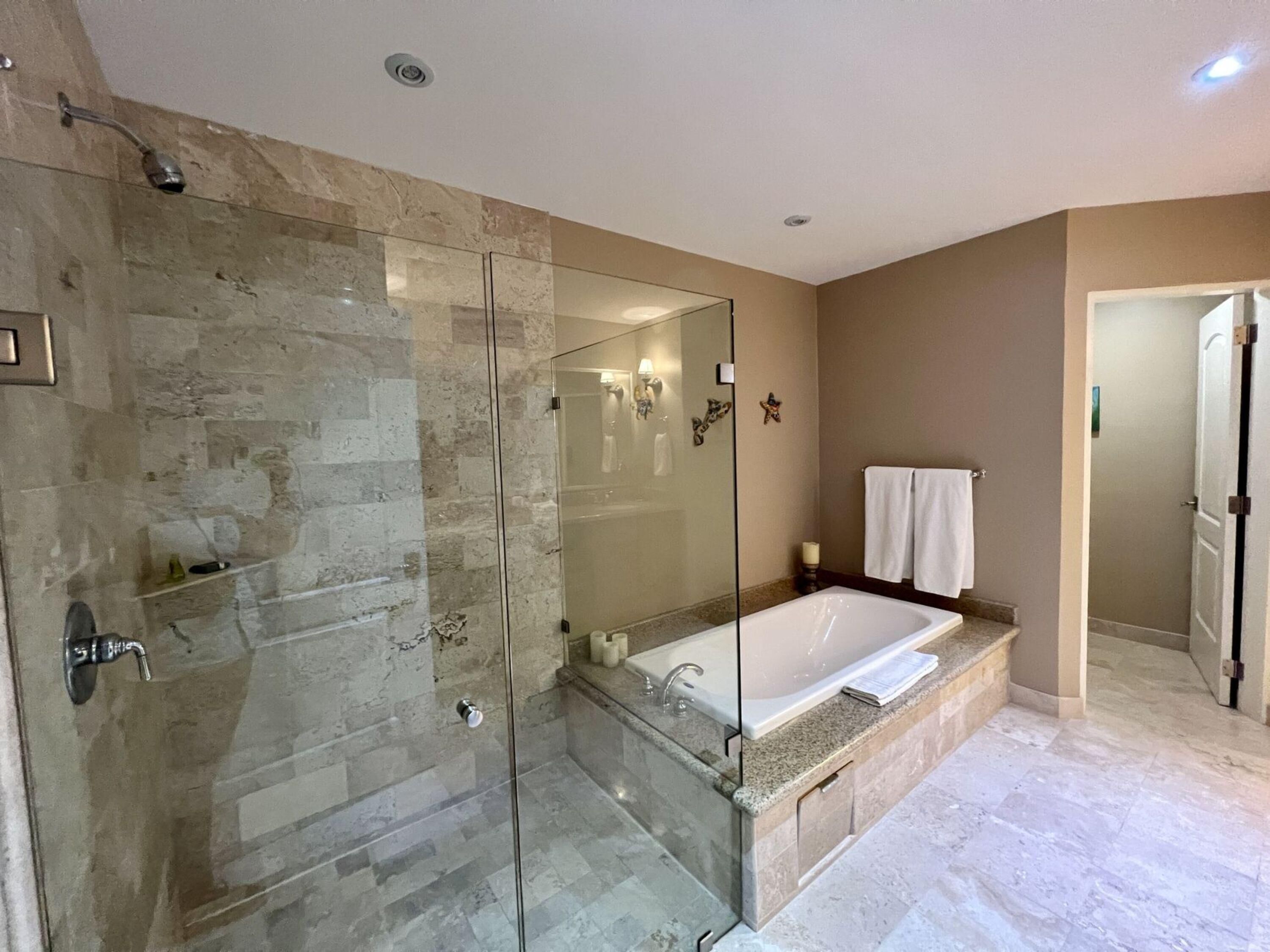 Condo, 2 habitaciones | Baño | Toallas 