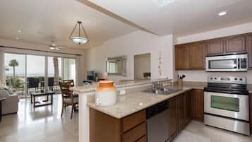 Condo, 2 Bedrooms | Private kitchen