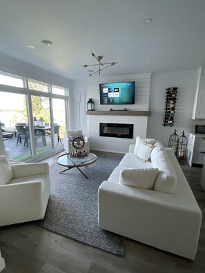 Smart-tv, pejs, videospil, dvd-afspiller
