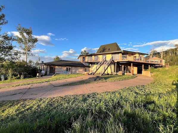 Exterior - Slopeside (Mesa)