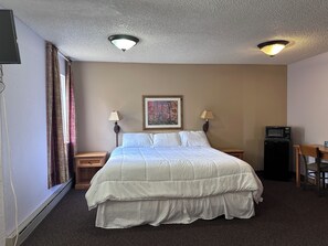 Standard Single Room | Laptop workspace, free WiFi, bed sheets - Slopeside (Mesa)