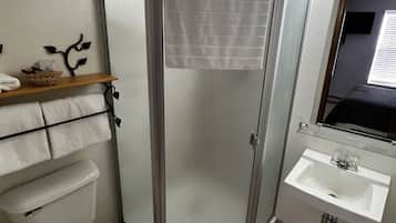 Dusche, Haartrockner, Handtücher, Seife