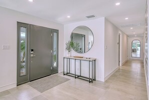 Interior - Fully Remodeled: Water Front Private Villa, Luxury, Pool & Hottub (Sarasota)