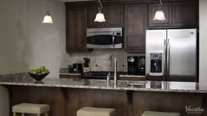 Fridge, oven, stovetop, coffee/tea maker