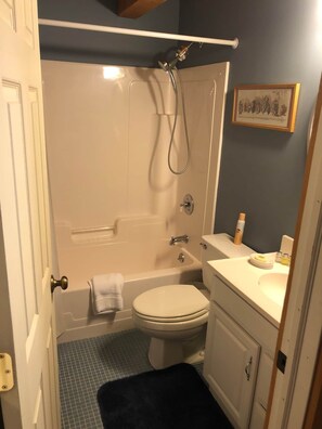 淋浴/浴缸二合一、淋浴花灑、毛巾、肥皂