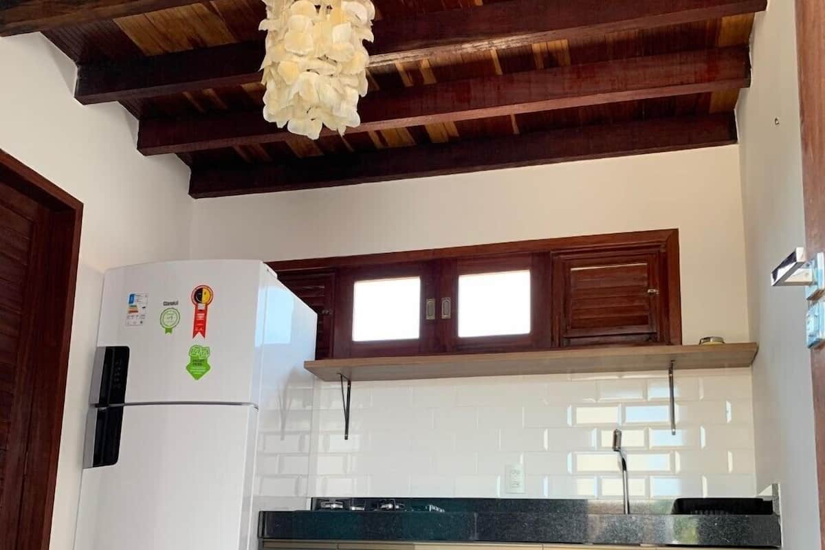 Chalet estándar | Cocina privada | Refrigerador con congelador, parrilla de estufa y cafetera y tetera