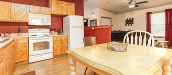 Bandera Texas McLintock Guesthouse--3 Blocks from Main St.