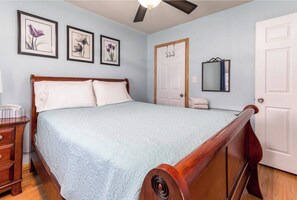 2 bedrooms, iron/ironing board, WiFi, bed sheets
