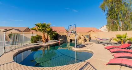 Kid Friendly - 5 BDR Home - Heated Pool - Mini Golf