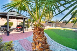 Property grounds - Kid Friendly - 5 BDR Home - Heated Pool - Mini Golf (Casa Grande)