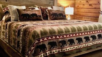 3 makuuhuonetta, työpöytä, silitysrauta/-lauta, ilmainen Wi-Fi