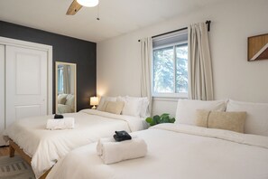 4 Schlafzimmer, Schreibtisch, Bügeleisen/Bügelbrett, Reisekinderbett