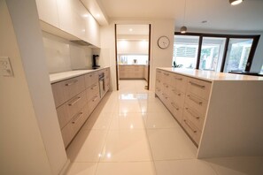 Private kitchen - Riverside Family Sanctuary (Barwon Heads)