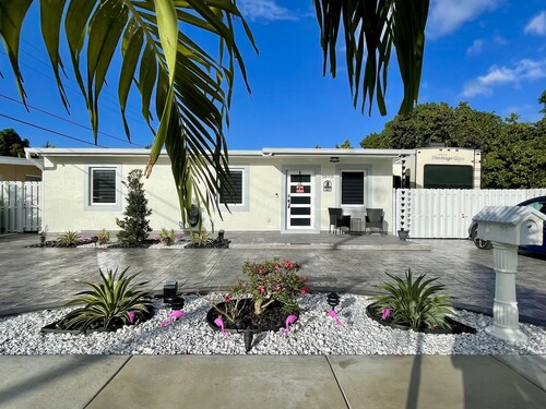 Elegant beautiful house w/pool 10 min from Miami Int. Airport