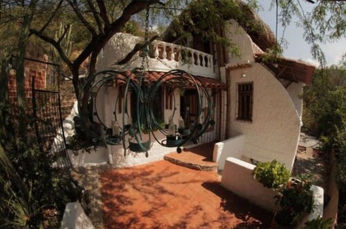 Entire villa with 2 Mediterranean-style apartments + 2 plunge pools