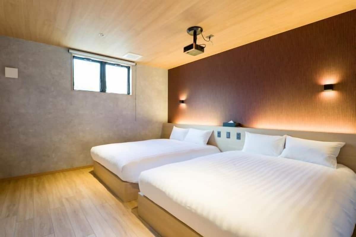 3 bedrooms, individually decorated, blackout curtains, free WiFi