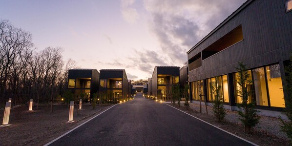 المنشأة من الخارج