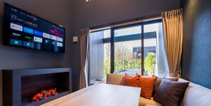 [Dog-friendly] VILLA, Non Smoking | Living area | 55-inch flat-screen TV with digital channels, TV, heated floors - Rakuten STAY VILLA Nasu (Nasu)