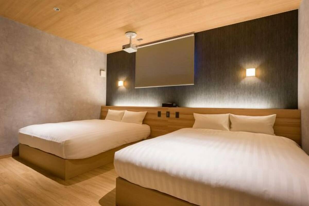 3 bedrooms, individually decorated, blackout curtains, free WiFi