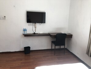Deluxe Twin Room | Free WiFi, bed sheets - OYO 90668 Joy Inn (Miri)