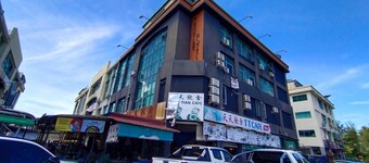 OYO 90668 Joy Inn